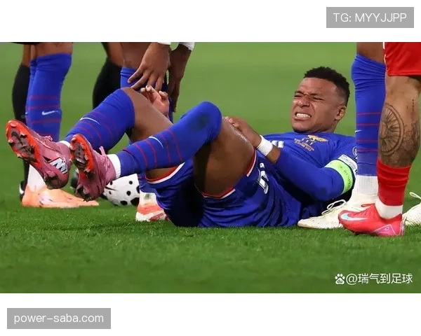 姆巴佩转会前后关键战对阵皇马的表现差异与成因分析